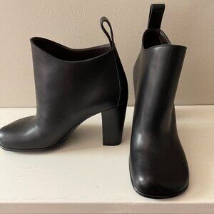 Bottega Veneta Black Calfskin Ankle Boots - Size 41